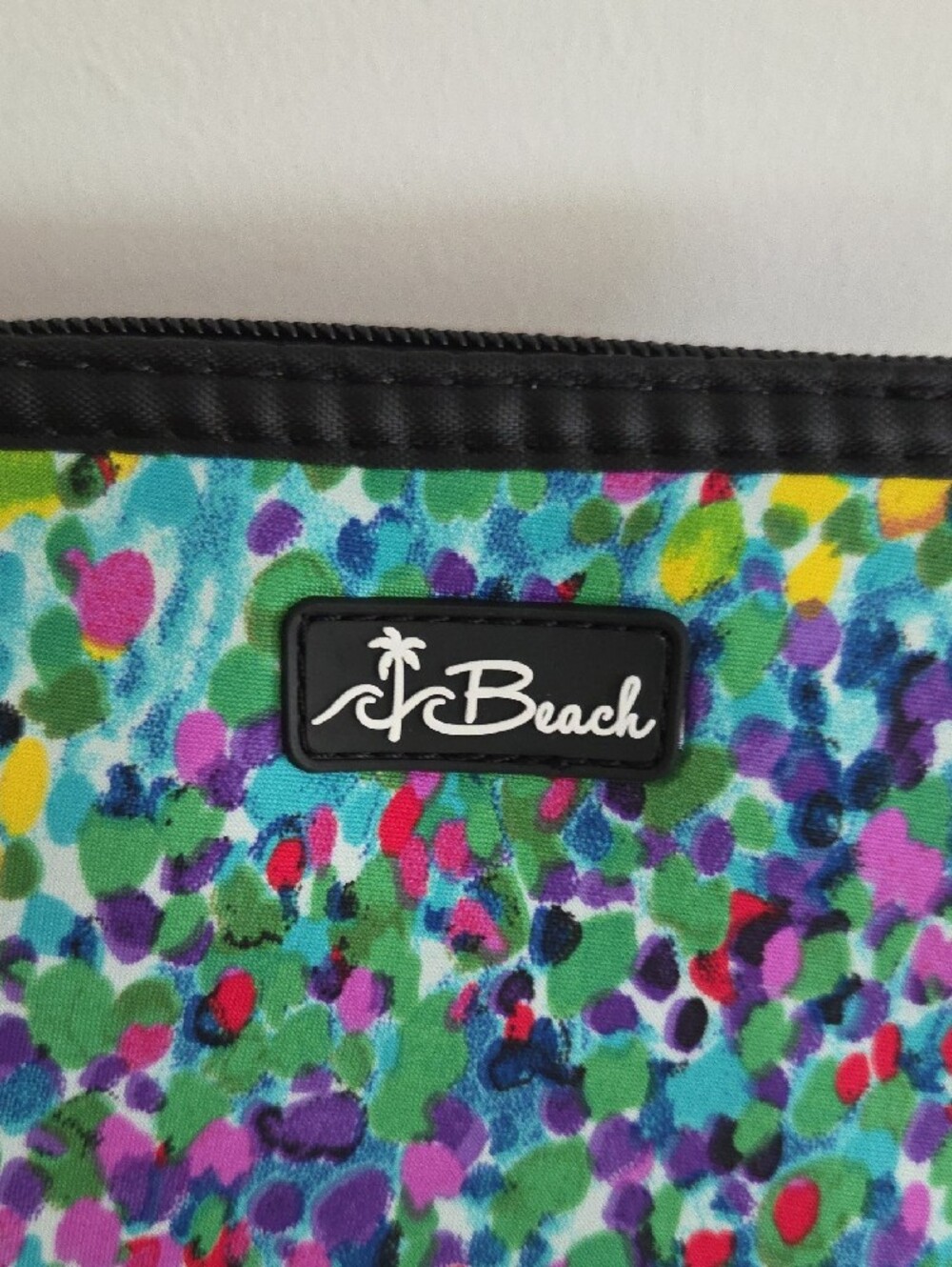 Multicolor Printed NWT Cosmetic Pouch w/zip Closure - Picture 4 of 6